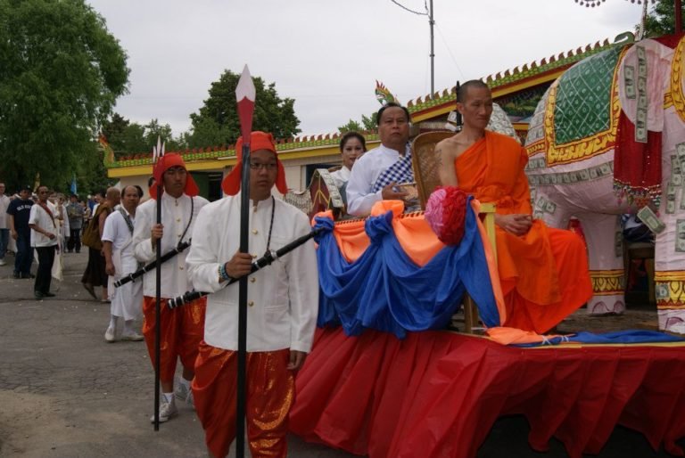 Interactions with Lao-American Buddhist elders at the conference