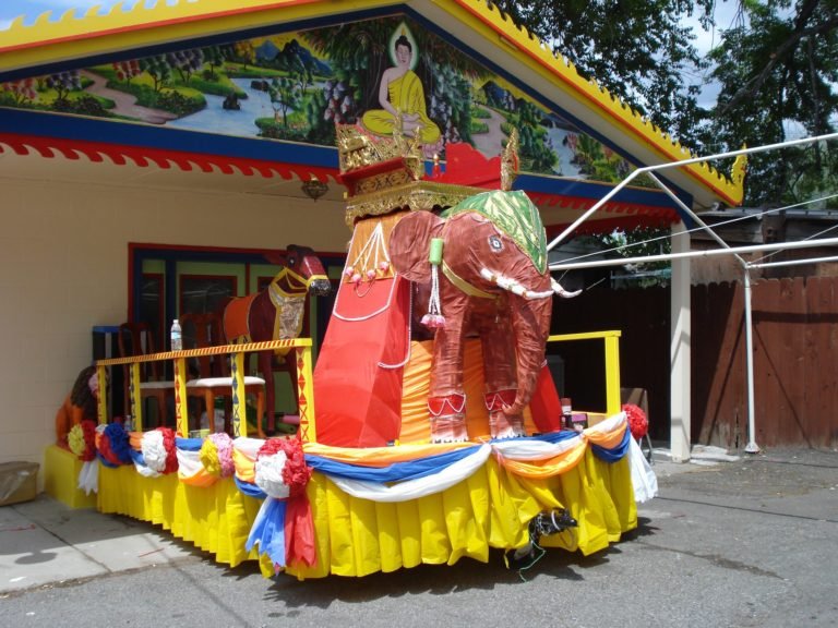Lao-American community involvement in temple construction